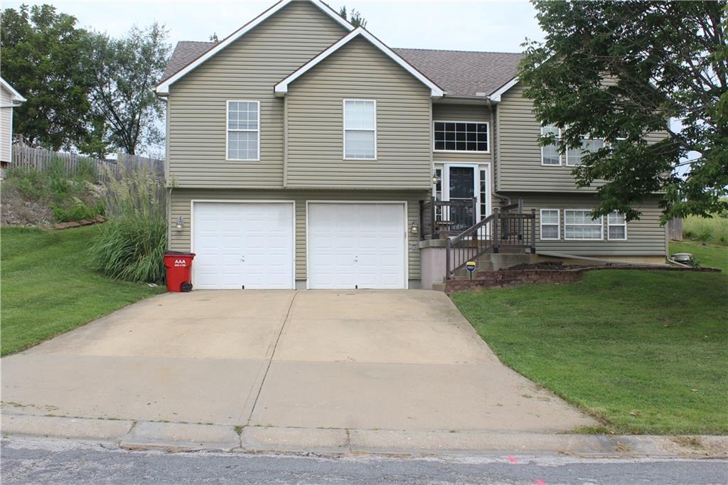 212 Whispering Hills Boulevard Property Photo 3