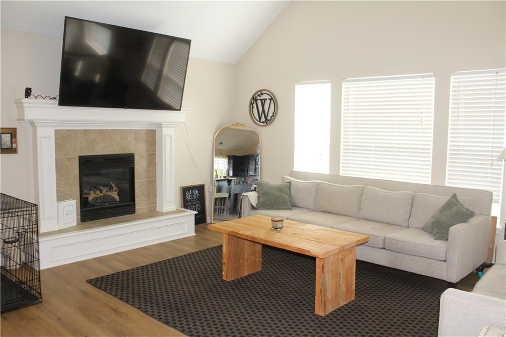 212 Whispering Hills Boulevard Property Photo 6