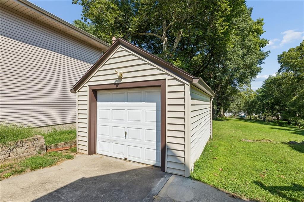 734 E Manor Road Property Photo 25