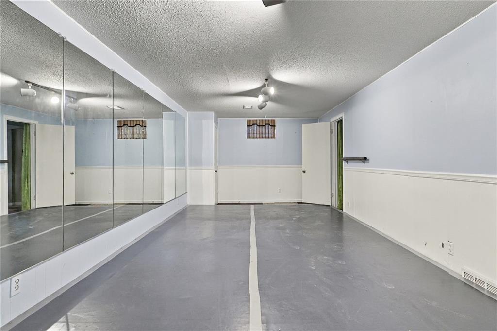 6819 Caenen Avenue Property Photo 28