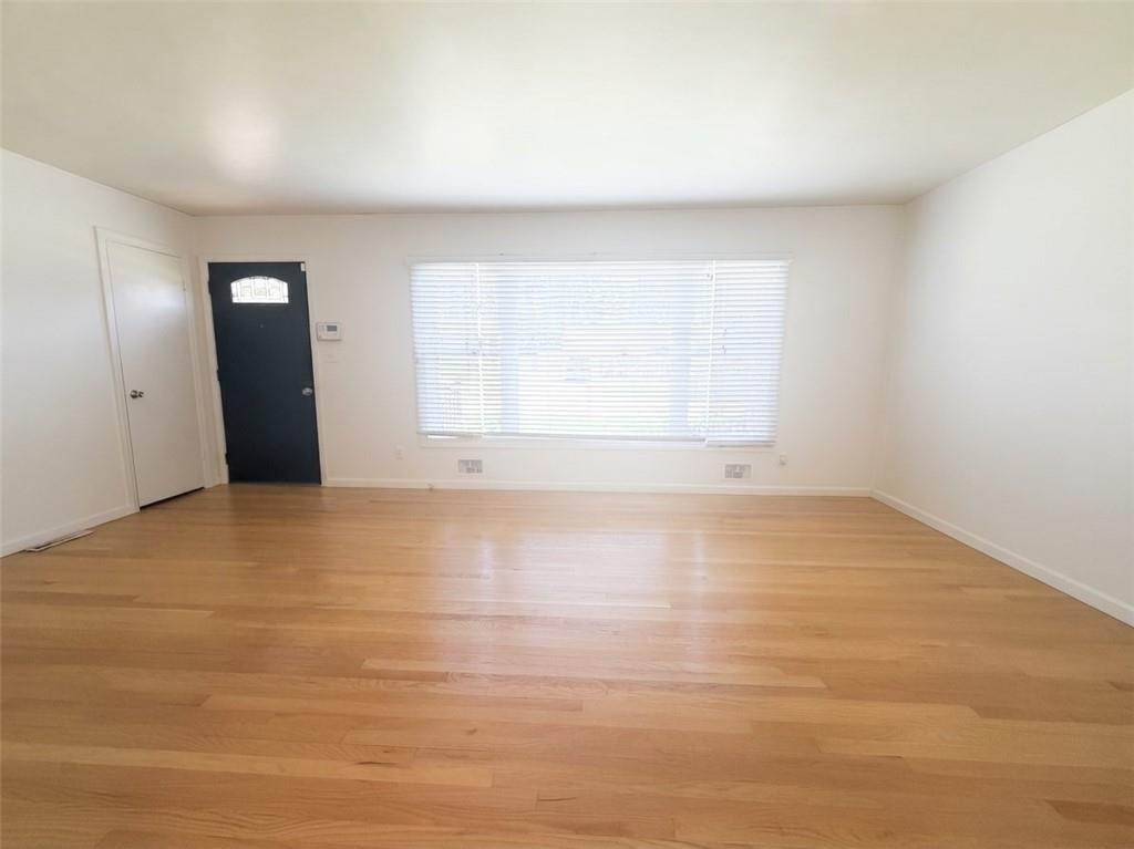 4720 S Crysler Drive Property Photo 5
