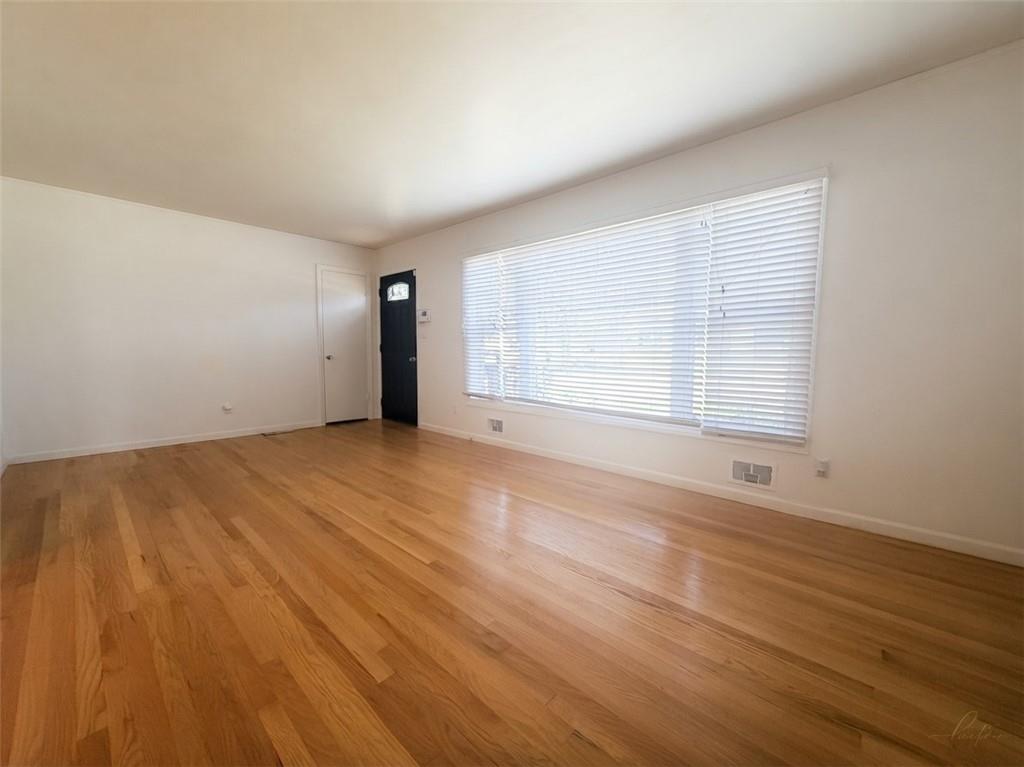 4720 S Crysler Drive Property Photo 7