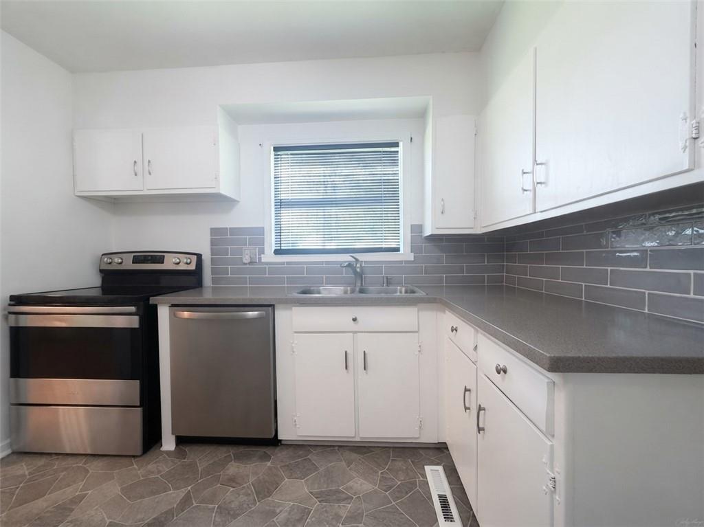 4720 S Crysler Drive Property Photo 9