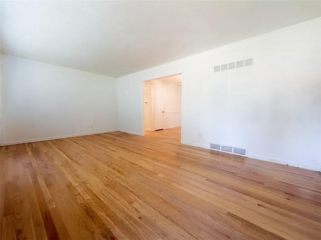 4720 S Crysler Drive Property Photo 9