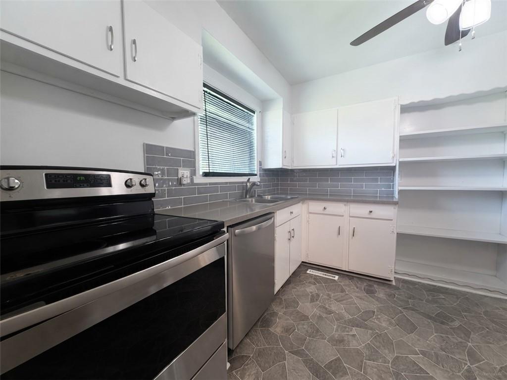 4720 S Crysler Drive Property Photo 10