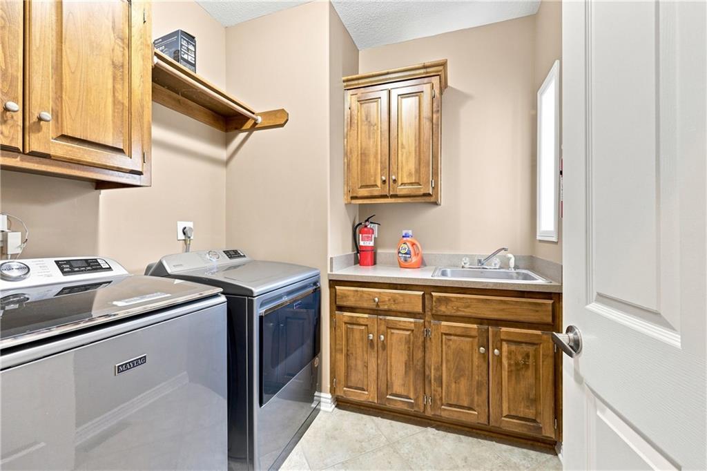 6833 Woodside Avenue Property Photo 7