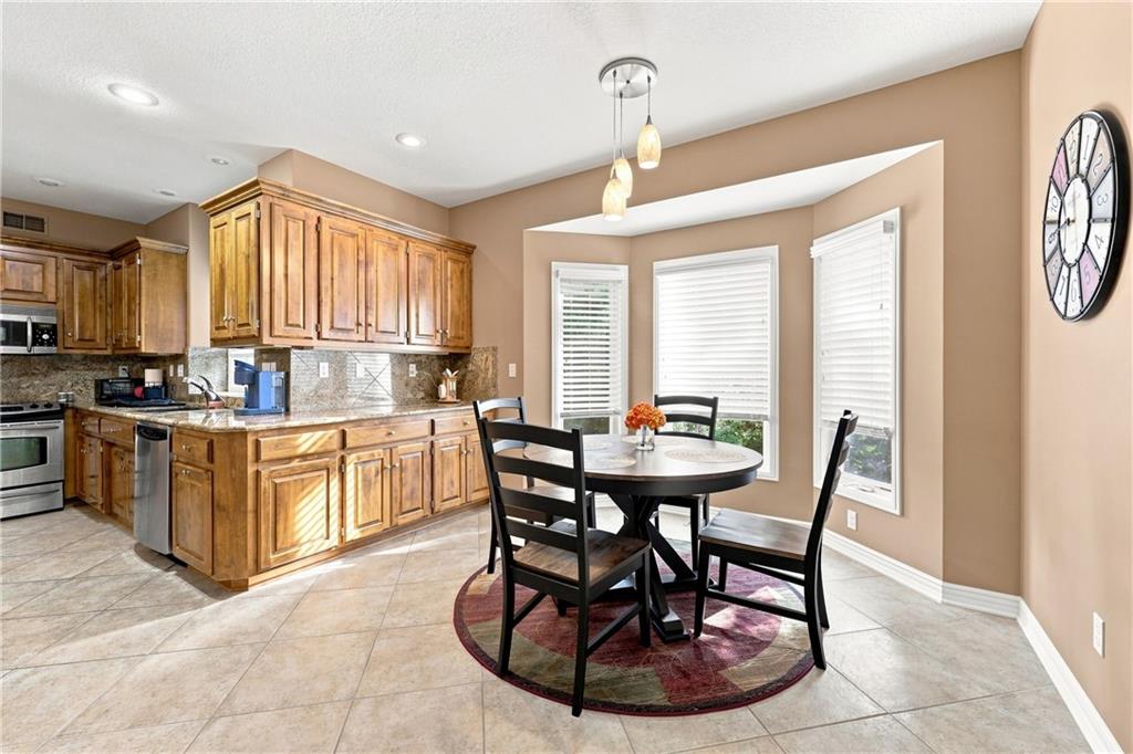 6833 Woodside Avenue Property Photo 10