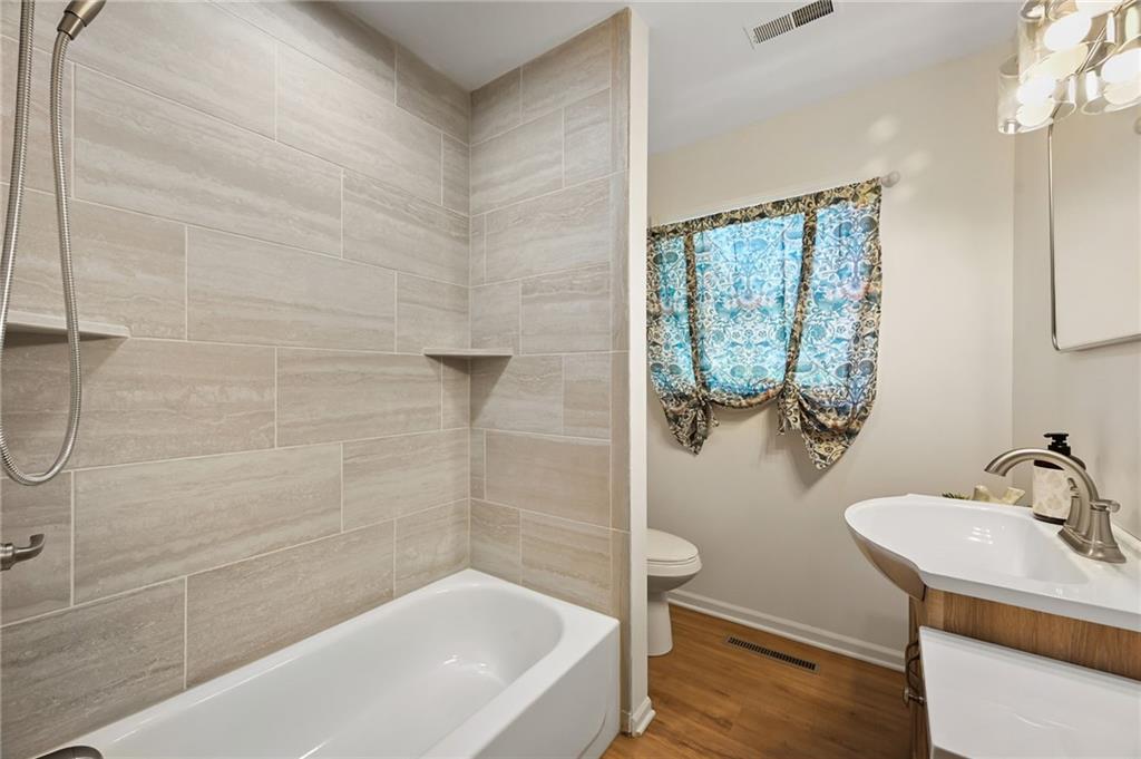 2641 S 51st Terrace Property Photo 14