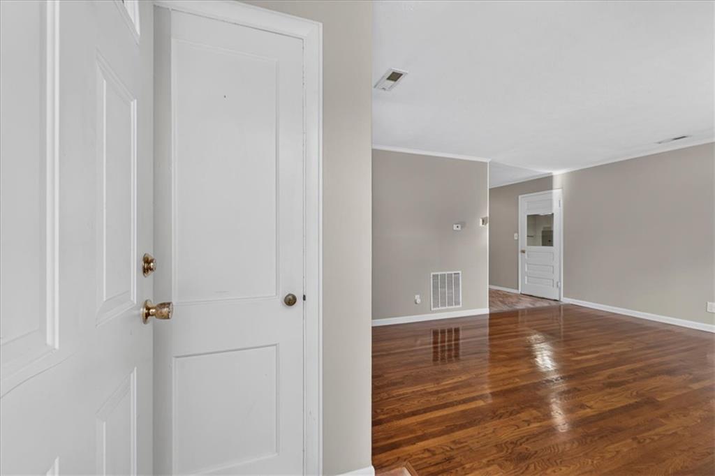 11501 W 68th Street Property Photo 9