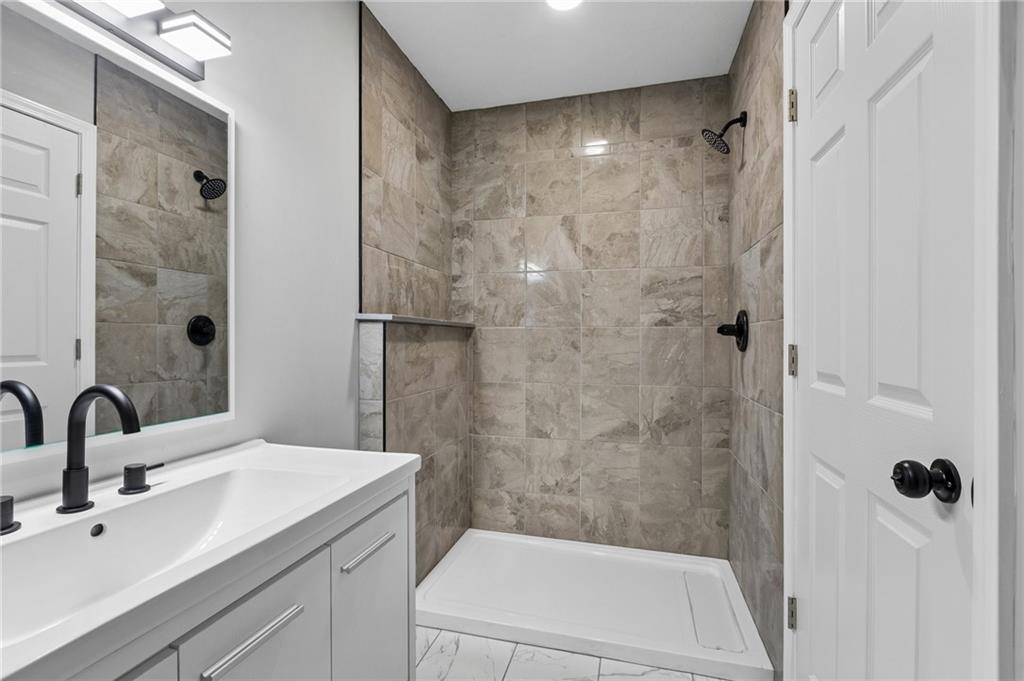 623 E 7th Street Property Photo 17