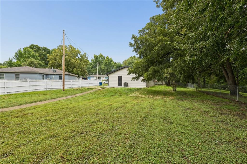 623 E 7th Street Property Photo 25