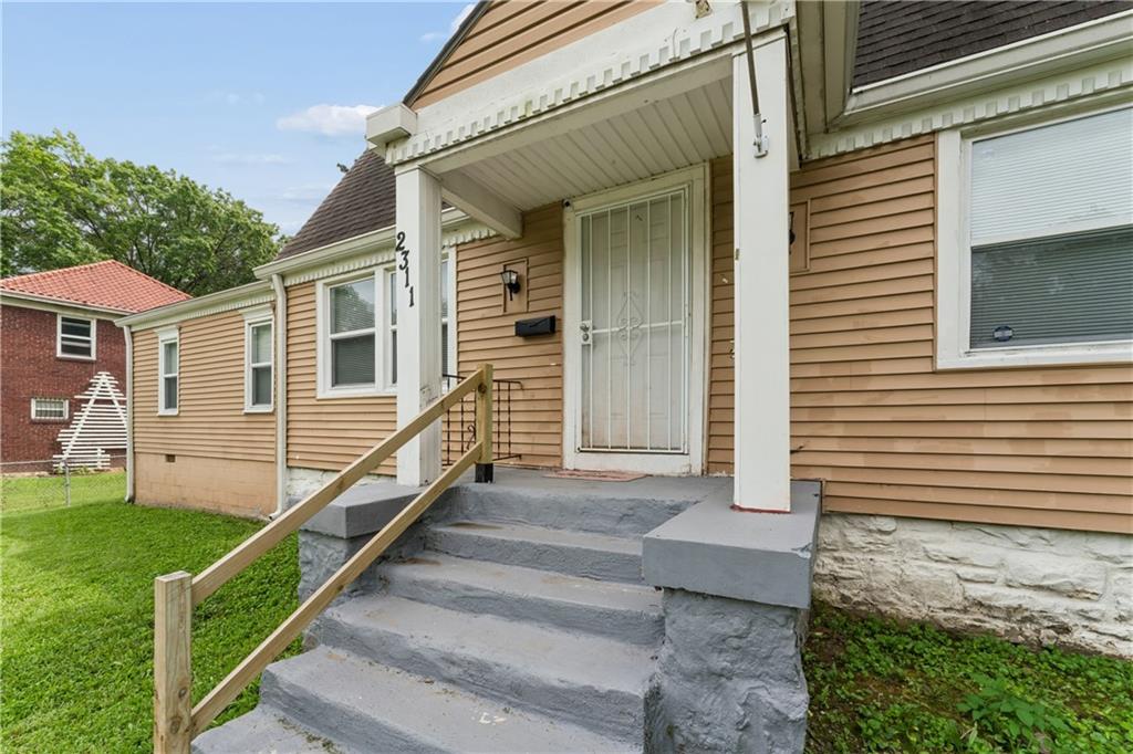 2311 E 73rd Street Property Photo 4