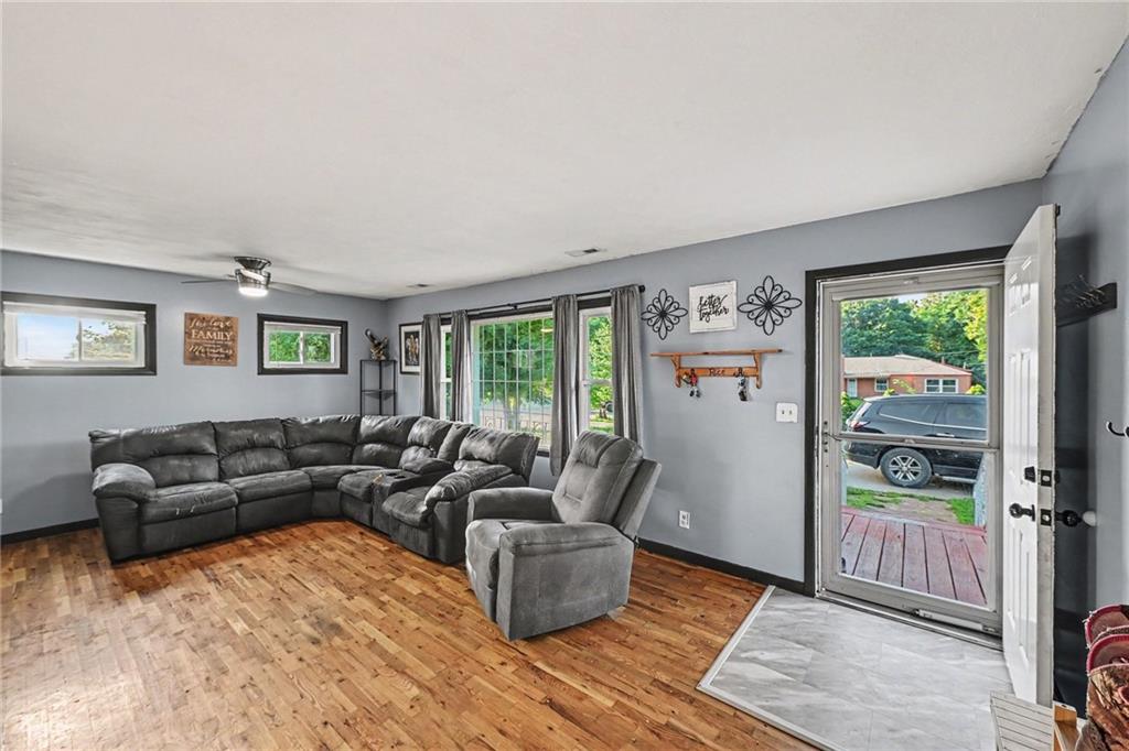 2921 Pear Street Property Photo 4