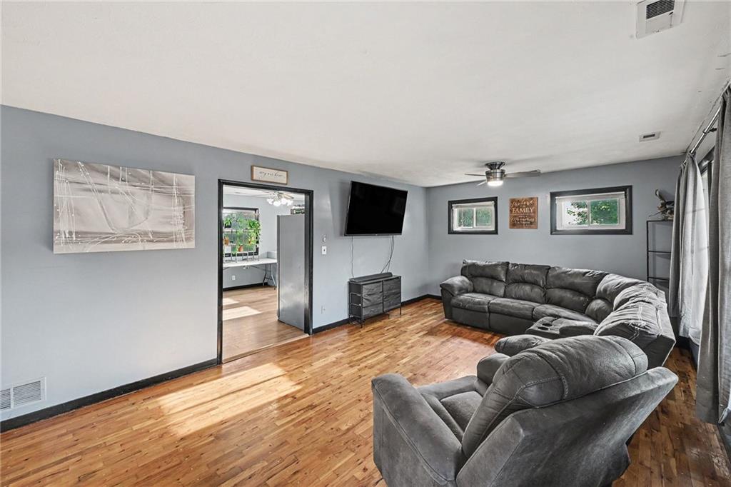 2921 Pear Street Property Photo 5