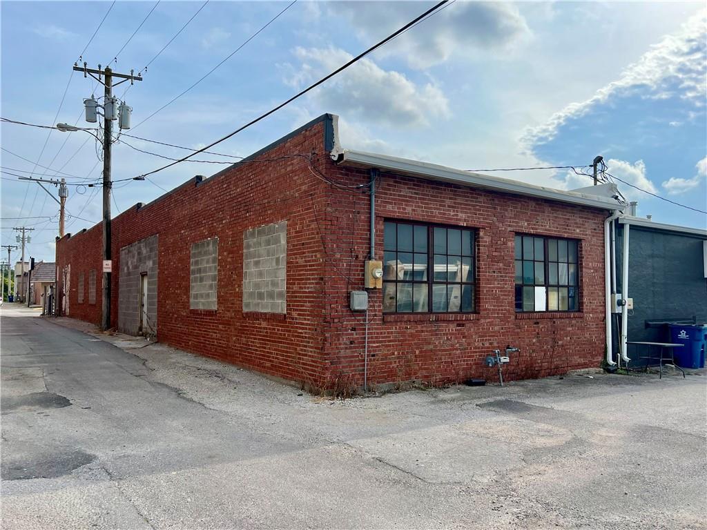 211 W Mason Street Property Photo 3
