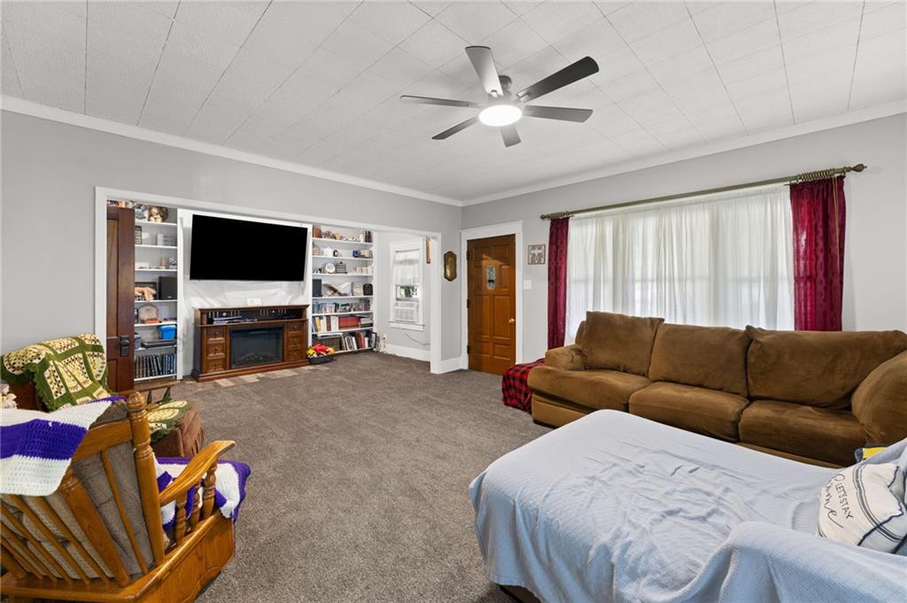 202 N Vine Street Property Photo 6