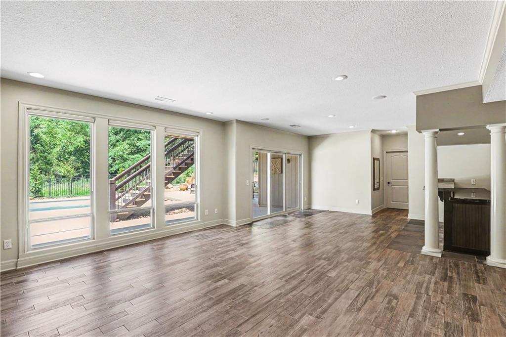 1616 Ne Daltons Ridge Drive Property Photo 33