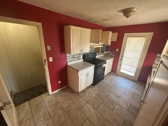 3621 E 46th Terrace Property Photo 6