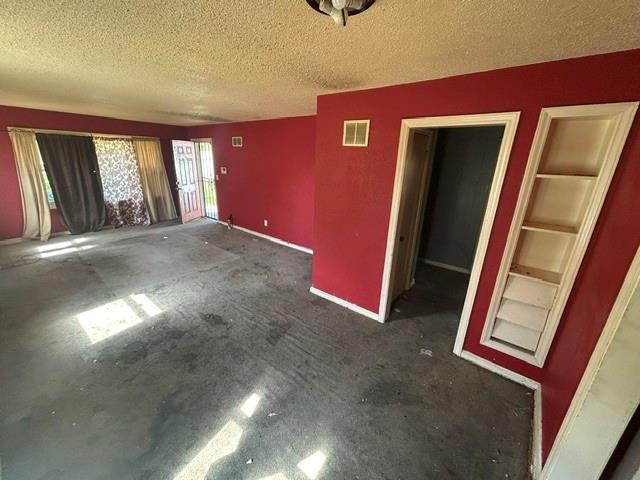 3621 E 46th Terrace Property Photo 7