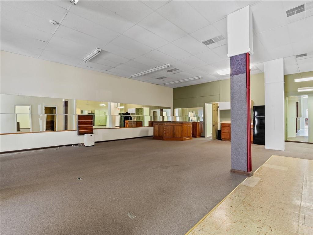 110-114 E Broadway Avenue Property Photo 26