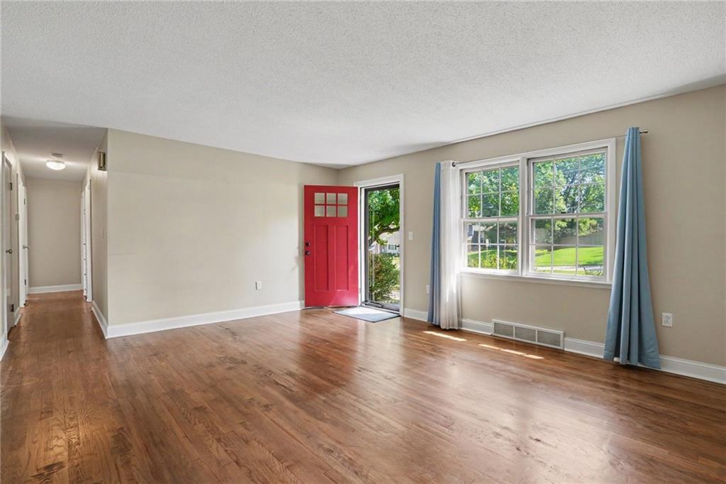 6412 County Line Road Property Photo 4