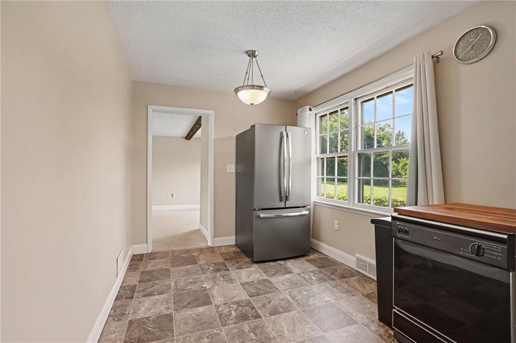 6412 County Line Road Property Photo 8