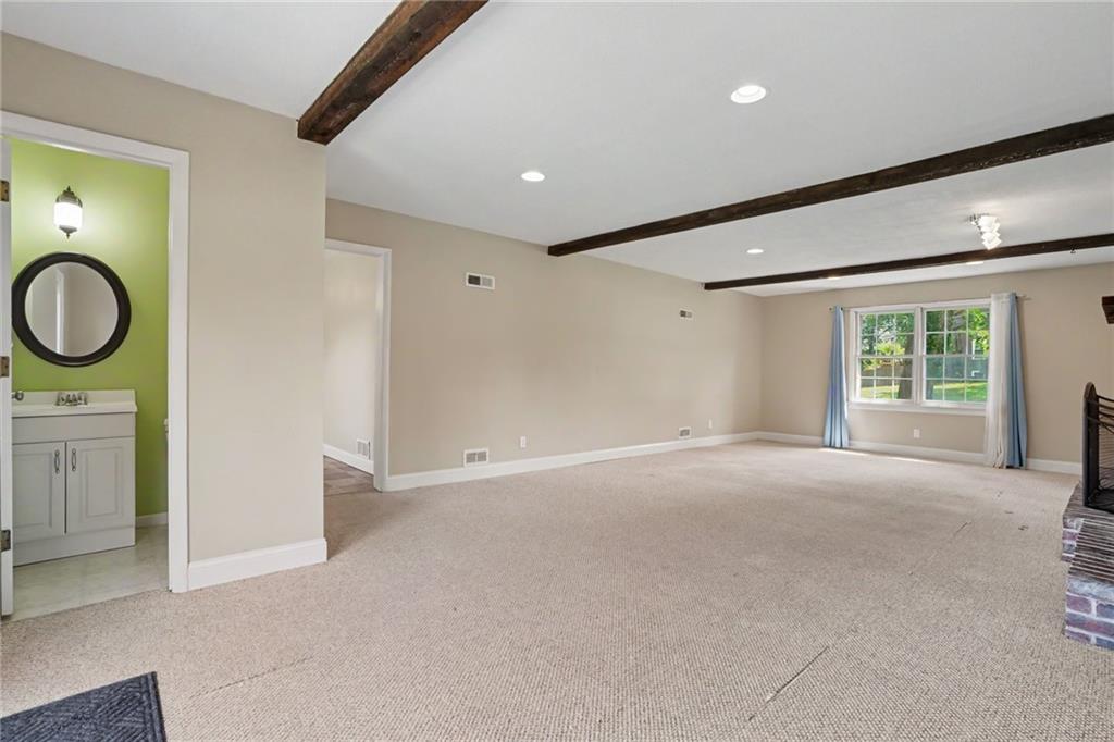6412 County Line Road Property Photo 10