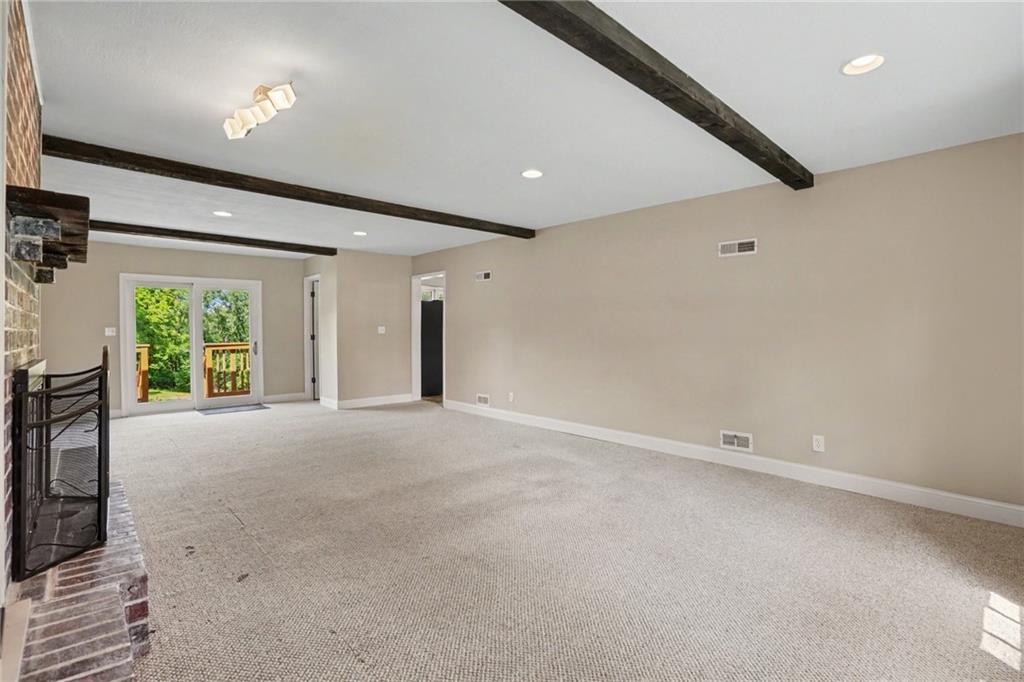 6412 County Line Road Property Photo 11