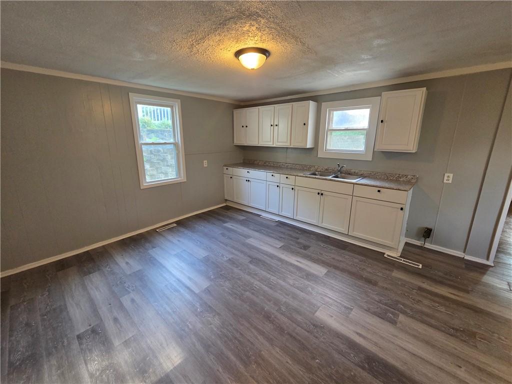 2425 S 15th Street Property Photo 4