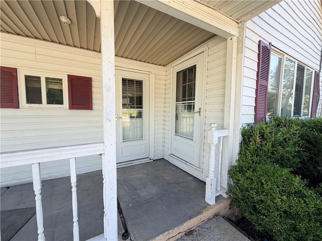923 E Walnut Street Property Photo 5