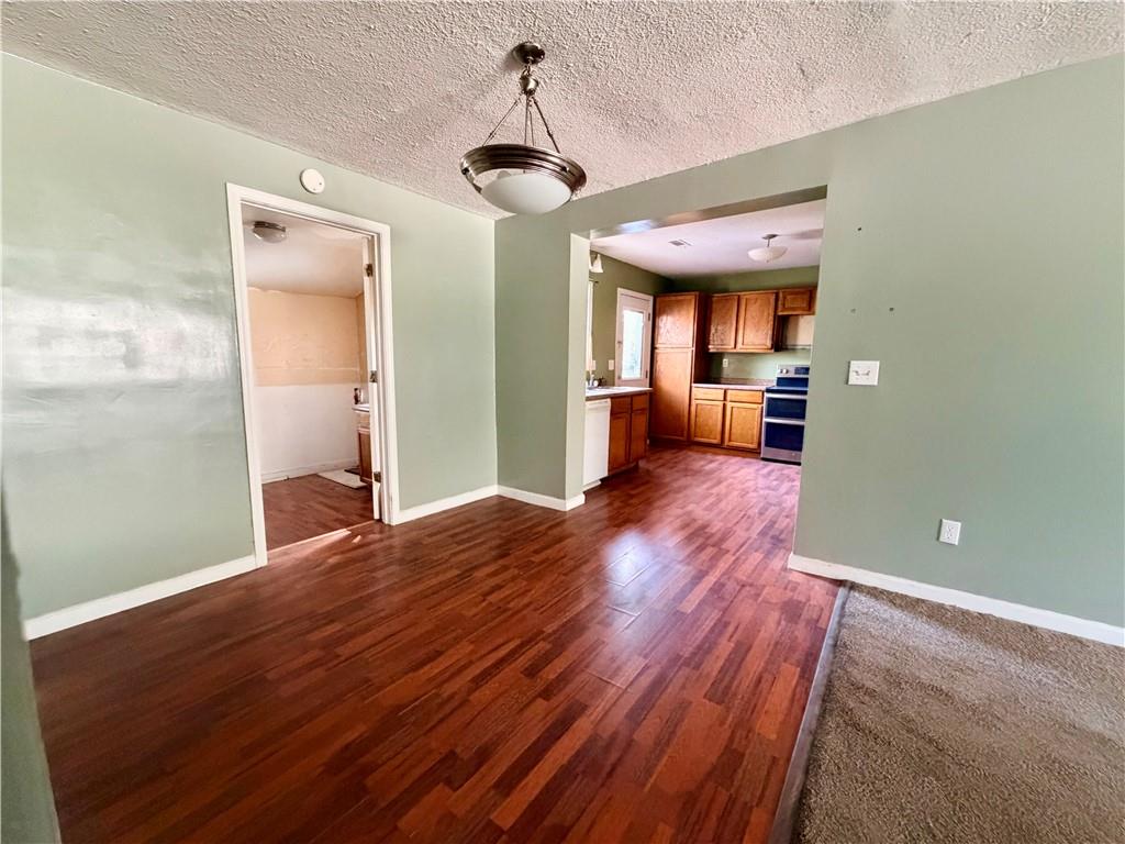923 E Walnut Street Property Photo 6