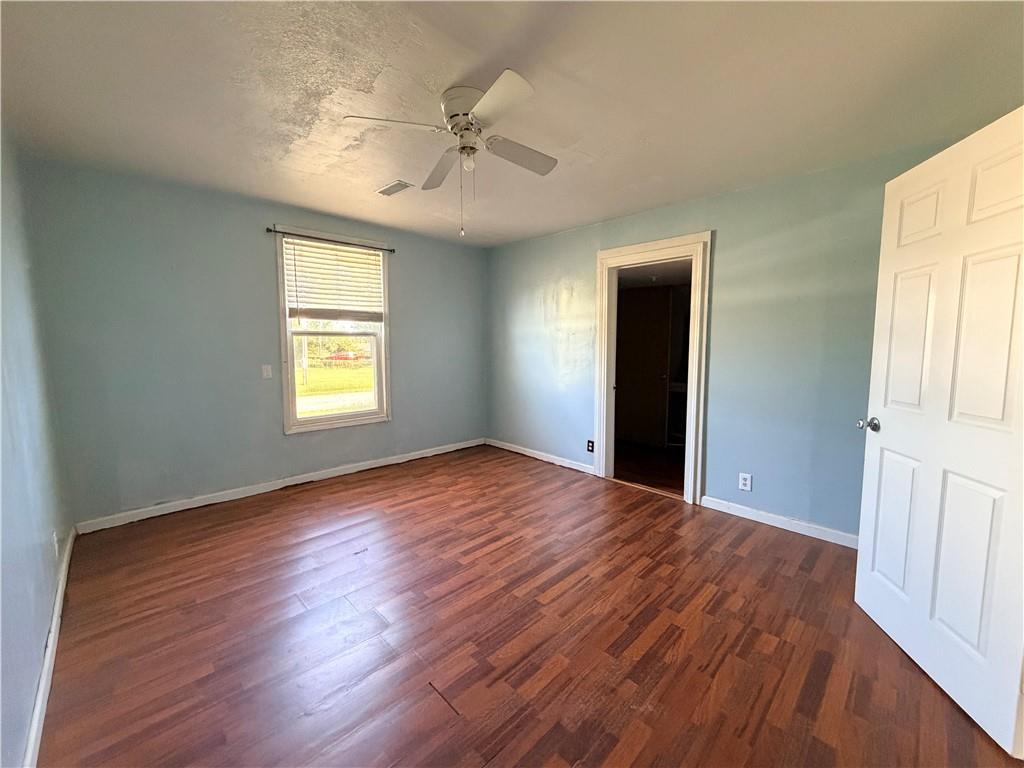 923 E Walnut Street Property Photo 7