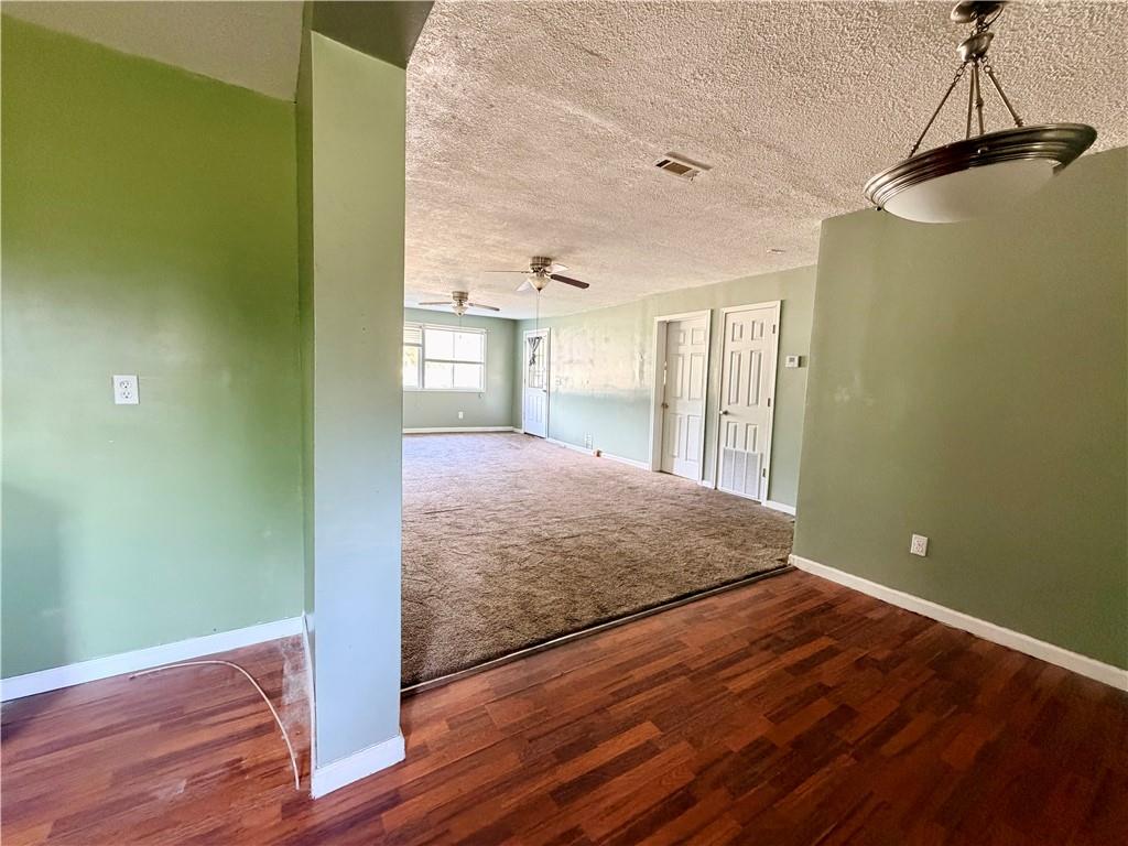 923 E Walnut Street Property Photo 9
