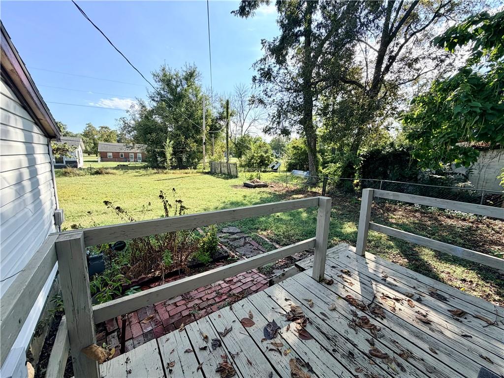 923 E Walnut Street Property Photo 28