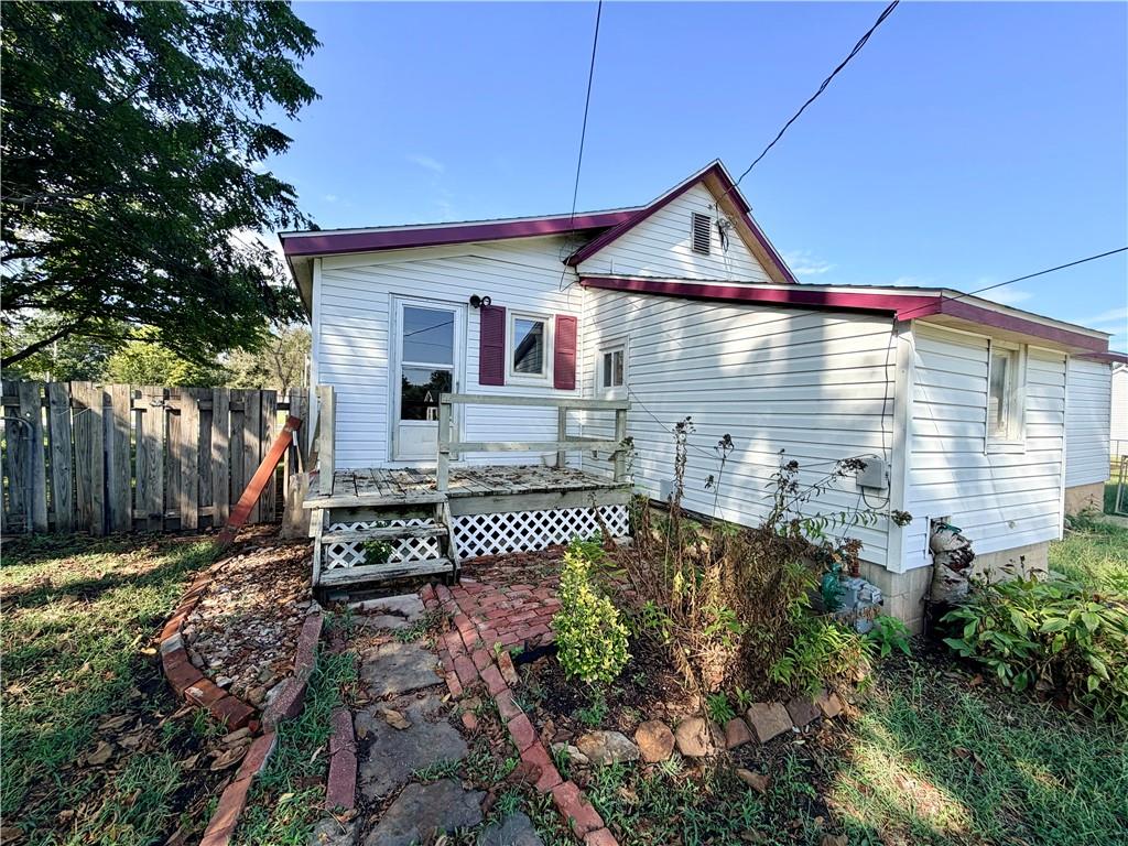 923 E Walnut Street Property Photo 31