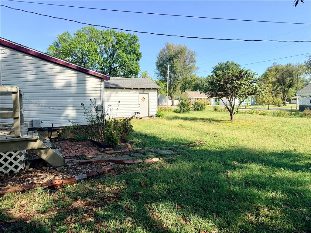 923 E Walnut Street Property Photo 32