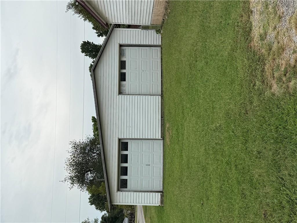 923 E Walnut Street Property Photo 35