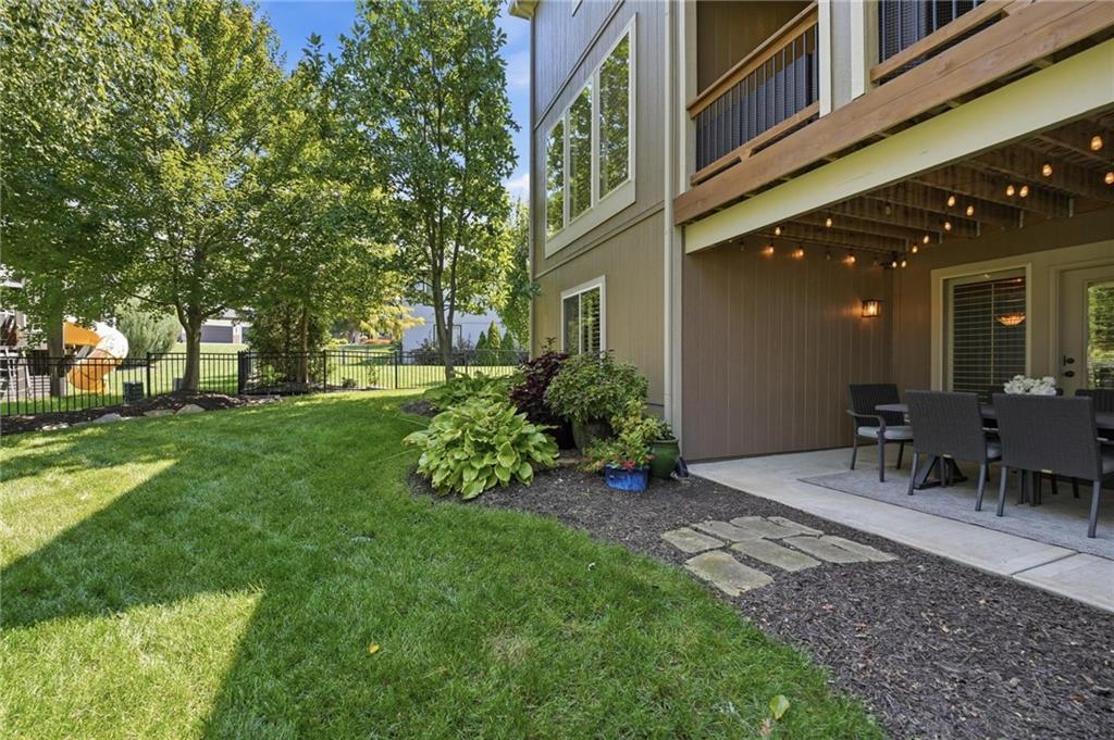 9404 W 163rd Place Property Photo 6