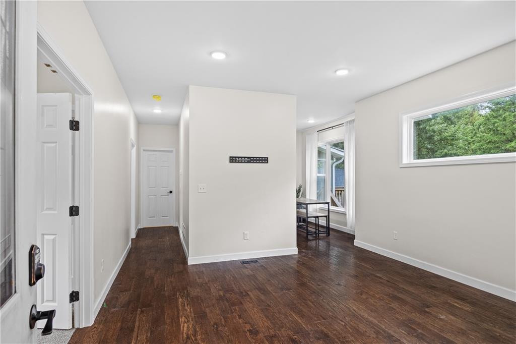 3207 Scott Street Property Photo 4