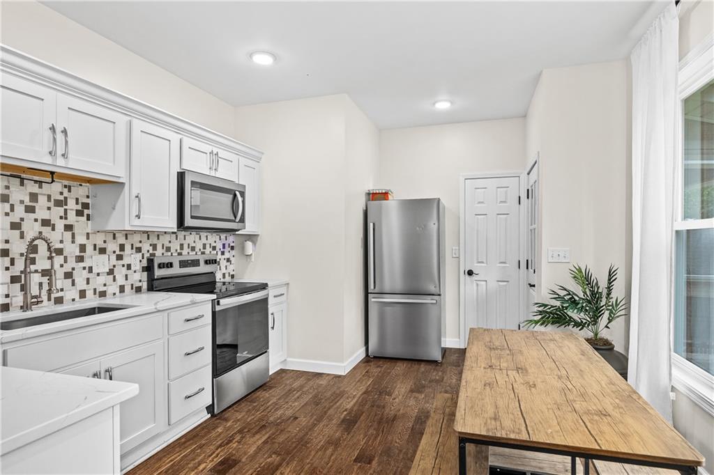 3207 Scott Street Property Photo 5