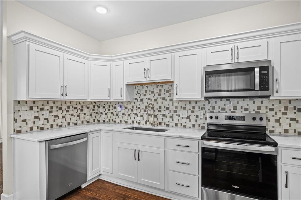 3207 Scott Street Property Photo 7
