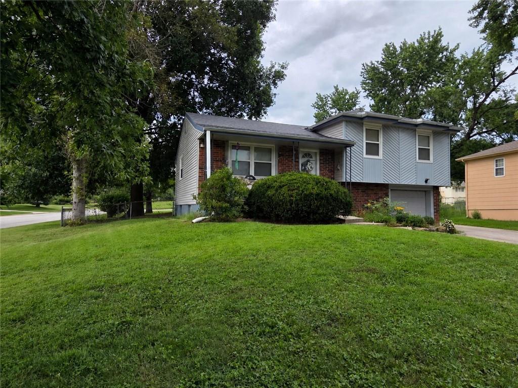 5200 NE 56th Place Property Photo 1