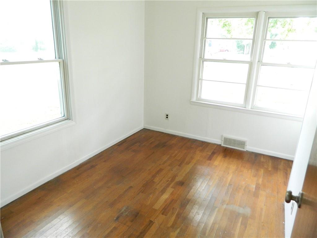 2105 Haskell Avenue Property Photo 7