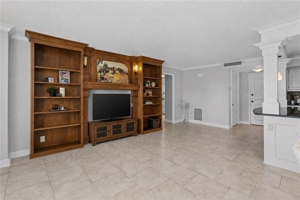 4545 Wornall Road Property Photo 10