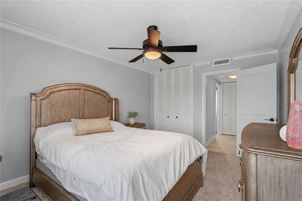 4545 Wornall Road Property Photo 14