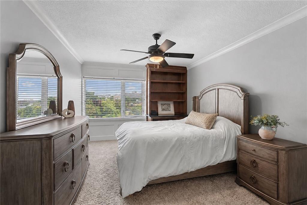 4545 Wornall Road Property Photo 15