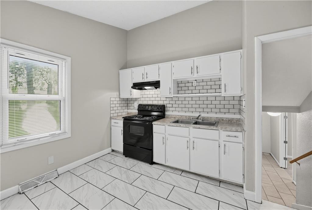 11209 Marsh Avenue Property Photo 8