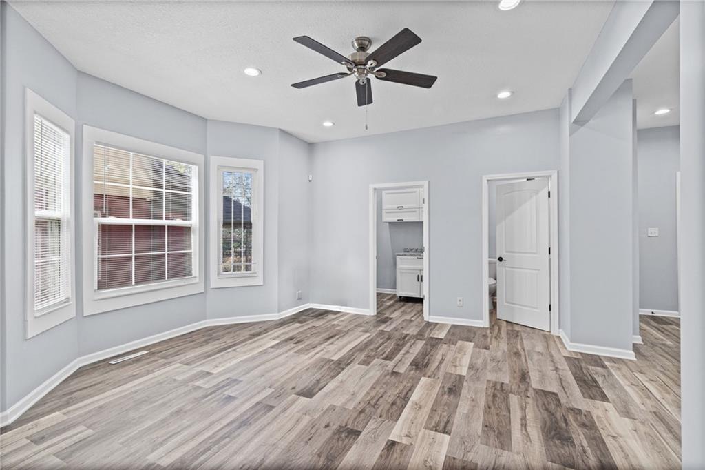 330 Jackson Avenue Property Photo 8