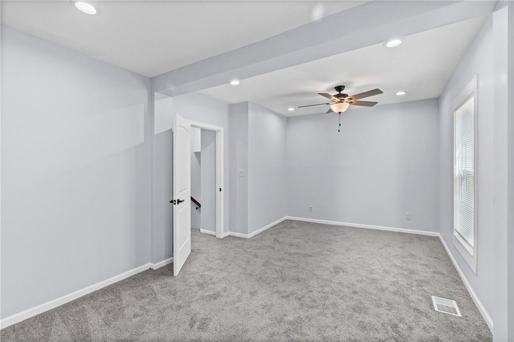 330 Jackson Avenue Property Photo 25