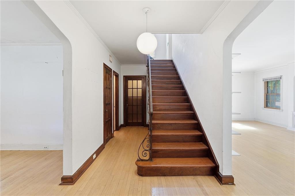 445 W 66th Terrace Property Photo 4